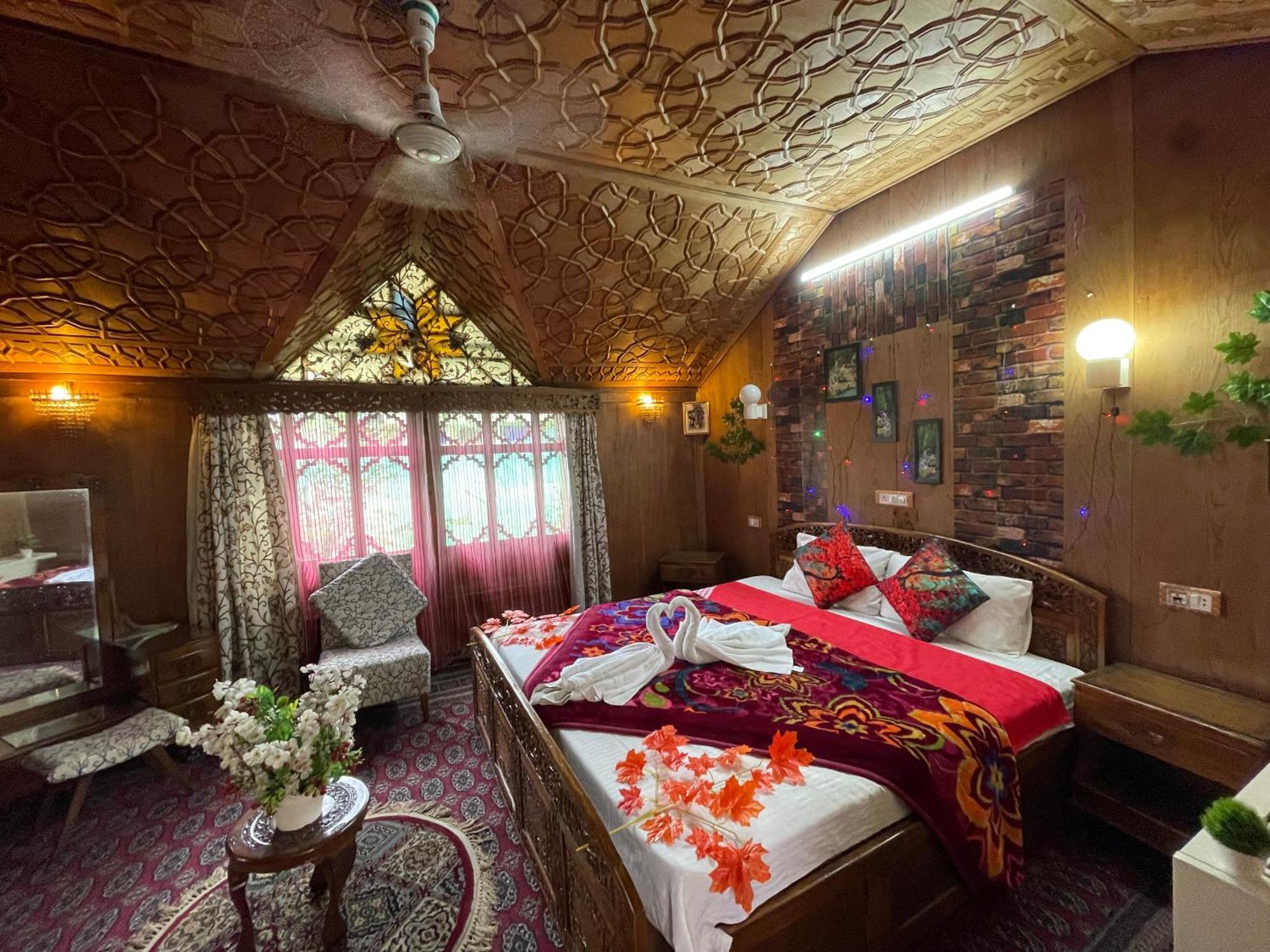 New Sea Palace Houseboats Srīnagar Dış mekan fotoğraf