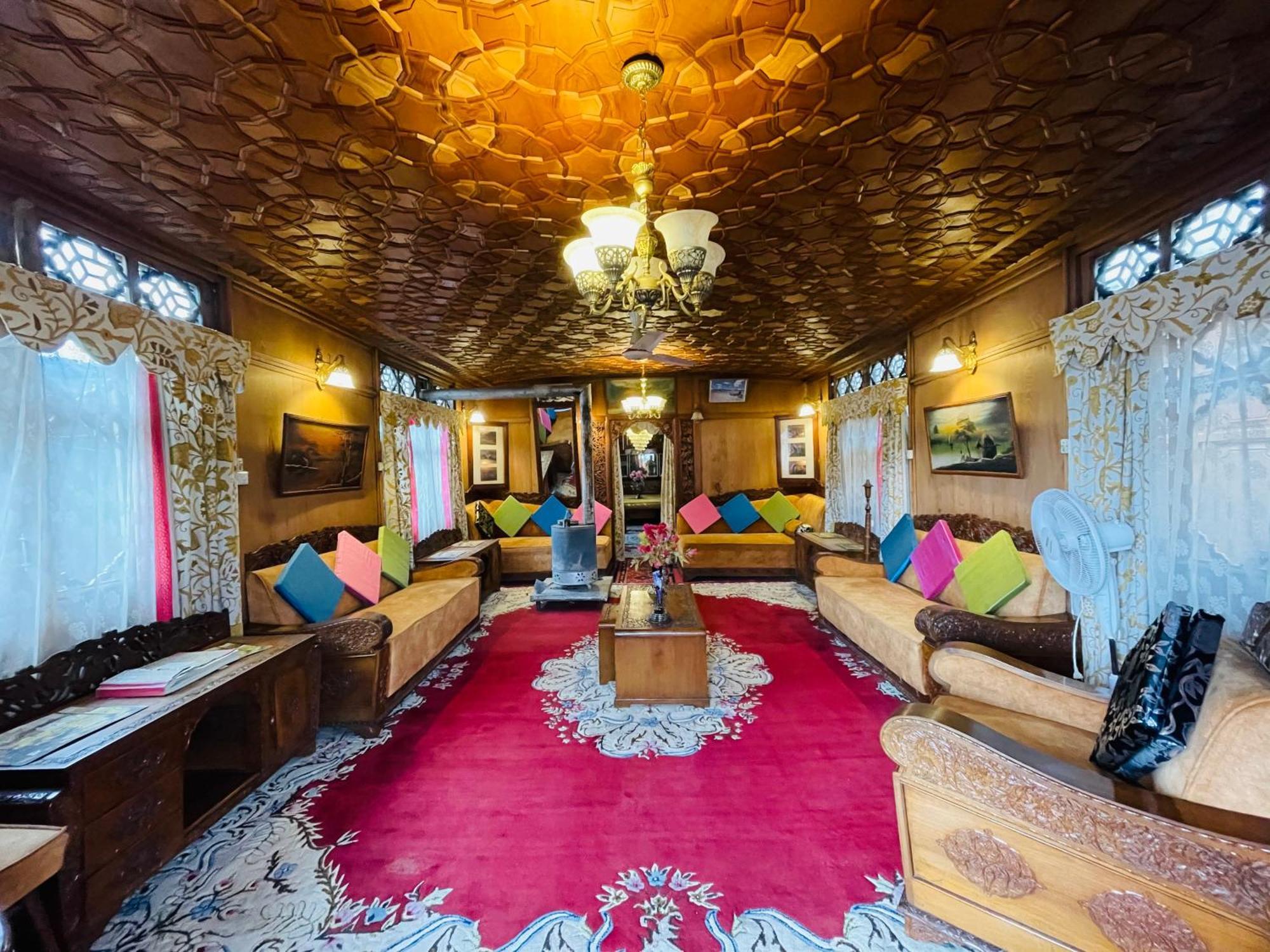 New Sea Palace Houseboats Srīnagar Dış mekan fotoğraf