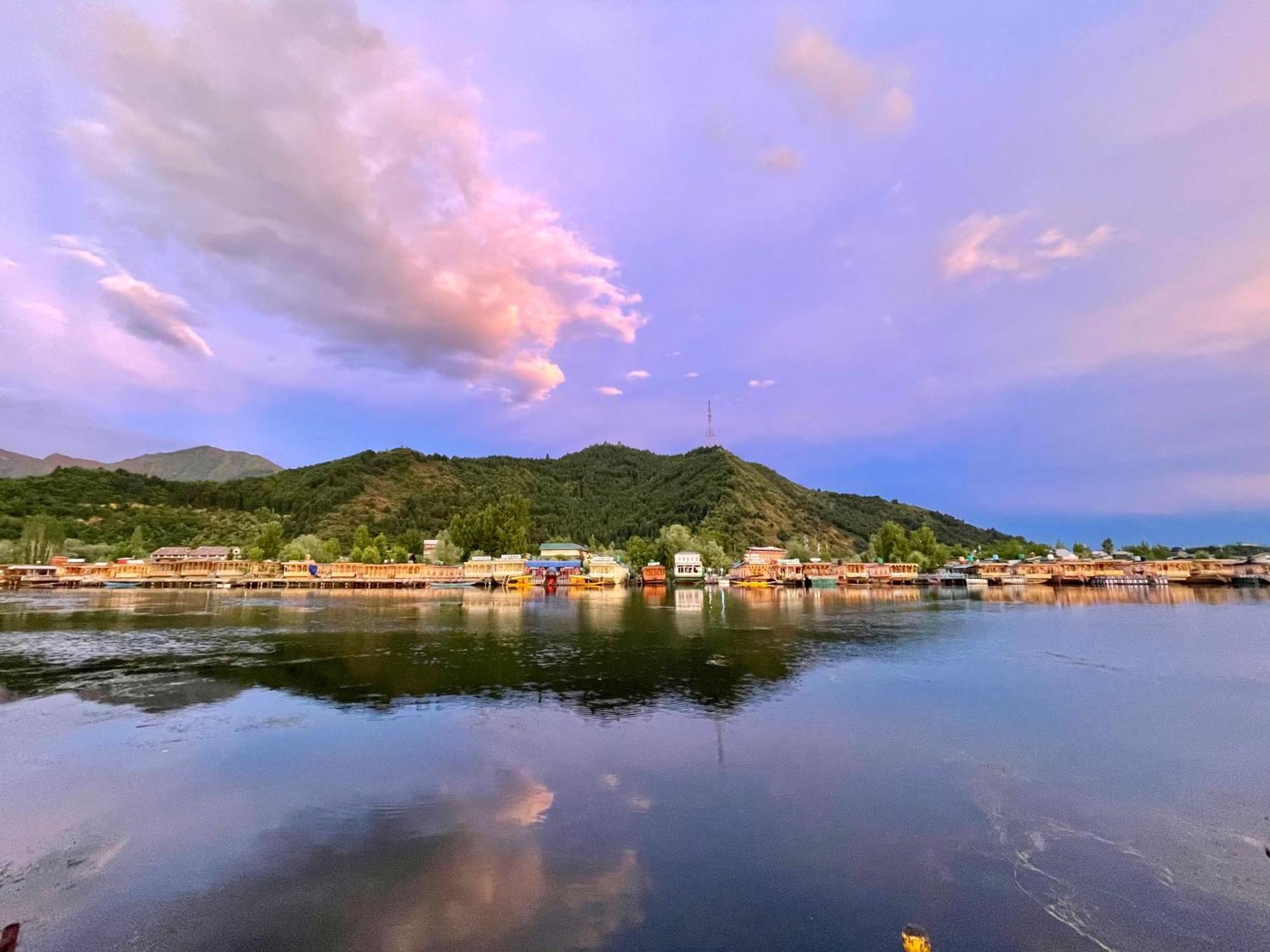 New Sea Palace Houseboats Srīnagar Dış mekan fotoğraf