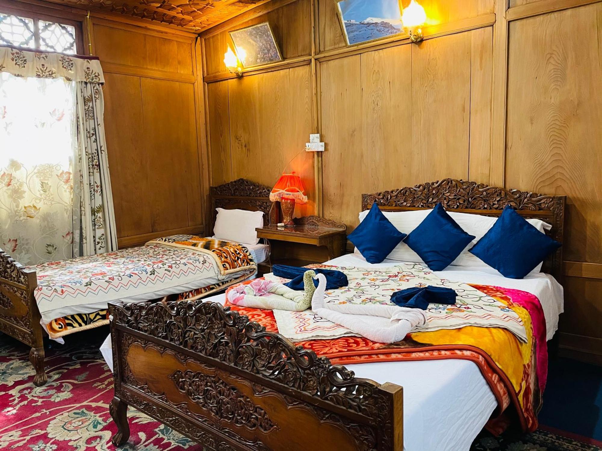 New Sea Palace Houseboats Srīnagar Dış mekan fotoğraf