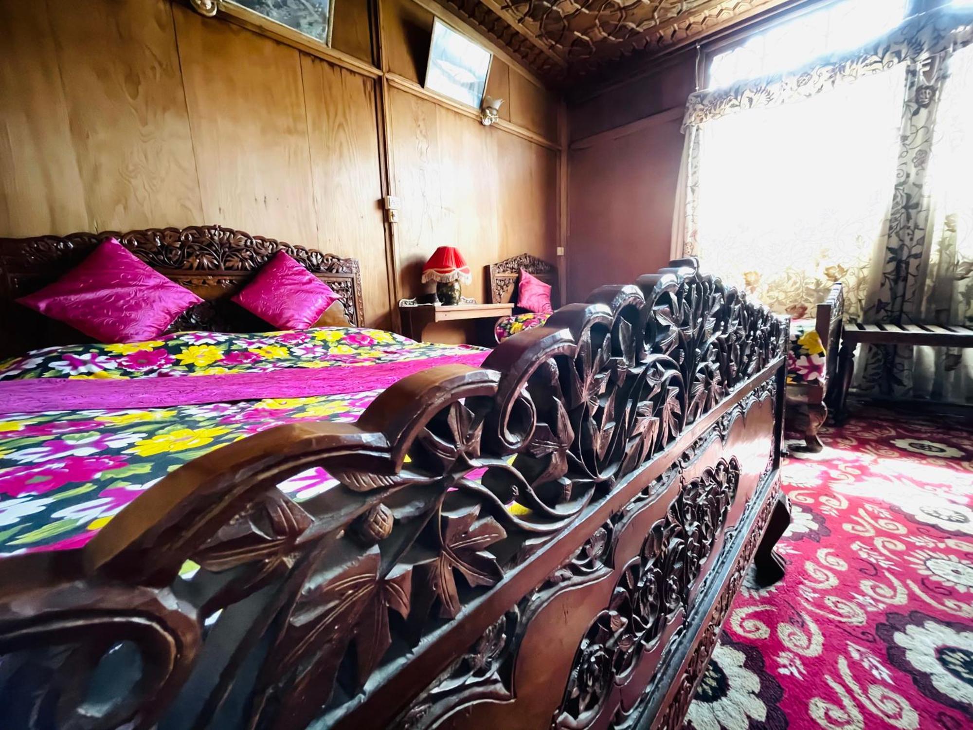 New Sea Palace Houseboats Srīnagar Dış mekan fotoğraf