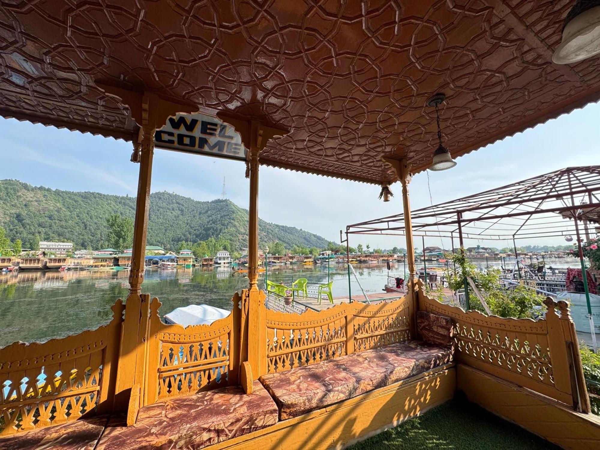 New Sea Palace Houseboats Srīnagar Dış mekan fotoğraf