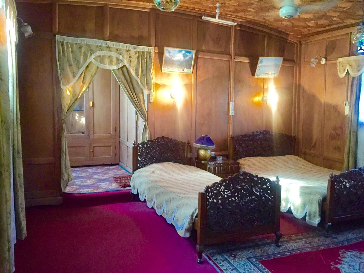 New Sea Palace Houseboats Srīnagar Dış mekan fotoğraf