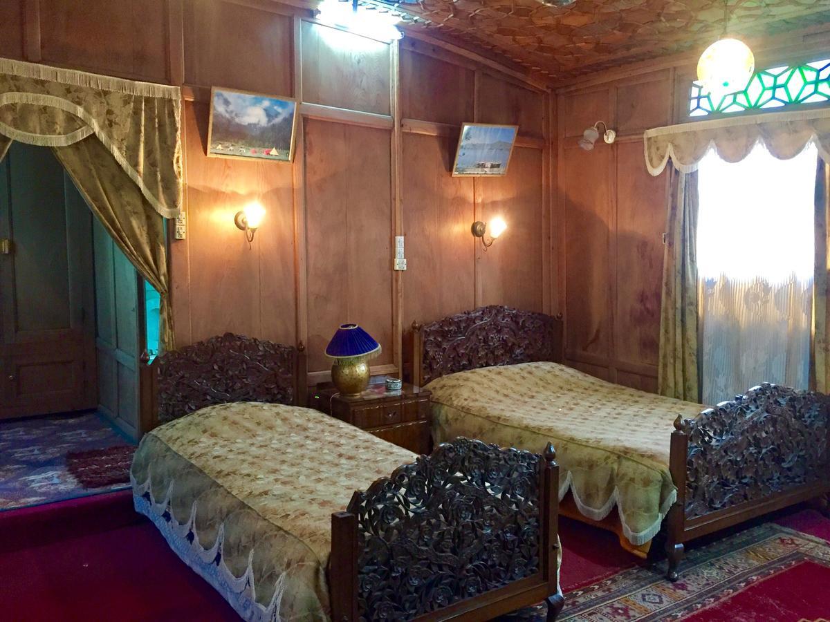 New Sea Palace Houseboats Srīnagar Dış mekan fotoğraf