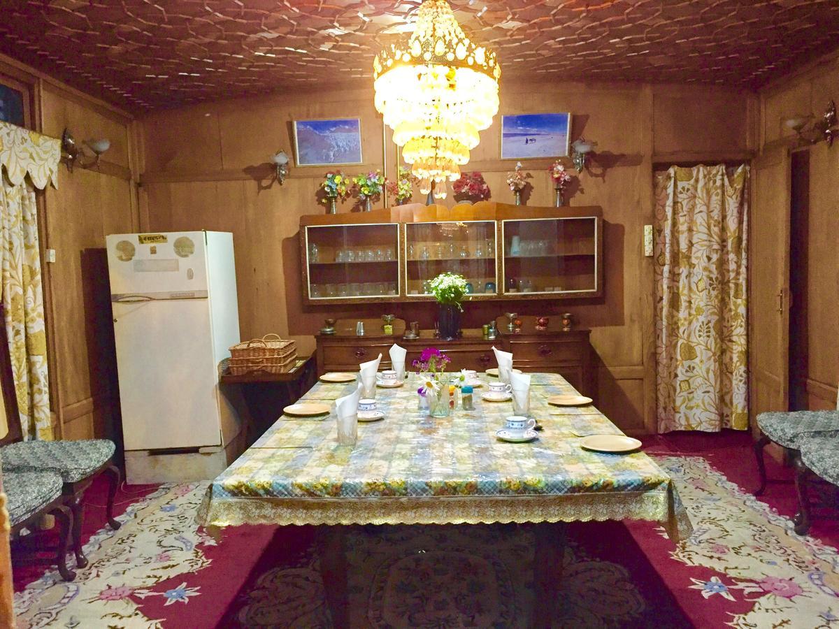 New Sea Palace Houseboats Srīnagar Dış mekan fotoğraf