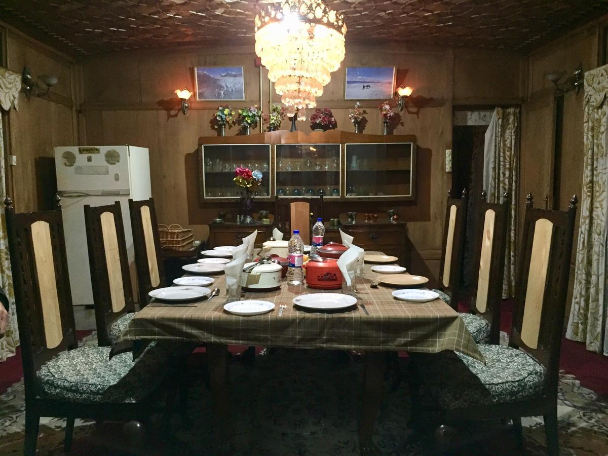 New Sea Palace Houseboats Srīnagar Dış mekan fotoğraf