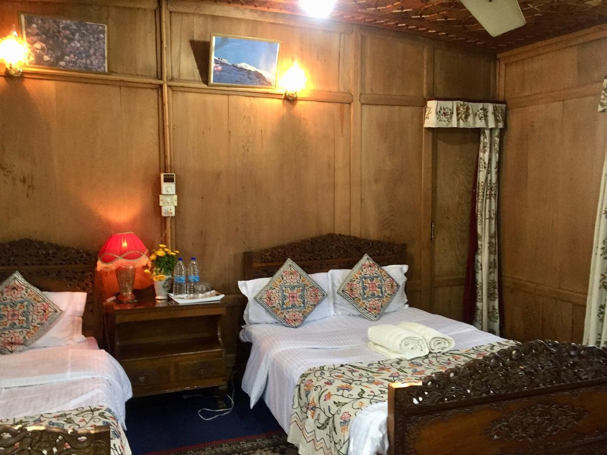 New Sea Palace Houseboats Srīnagar Dış mekan fotoğraf