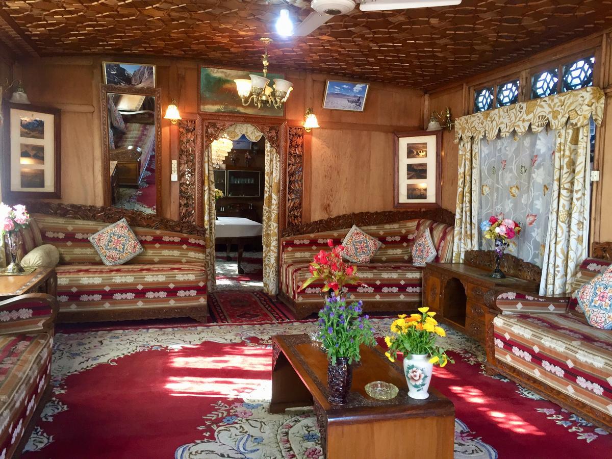 New Sea Palace Houseboats Srīnagar Dış mekan fotoğraf