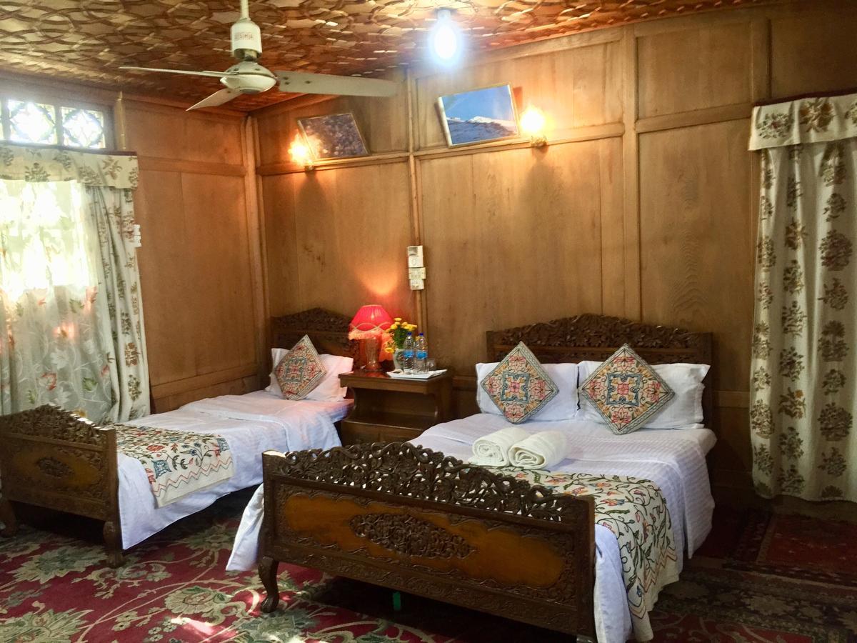 New Sea Palace Houseboats Srīnagar Dış mekan fotoğraf
