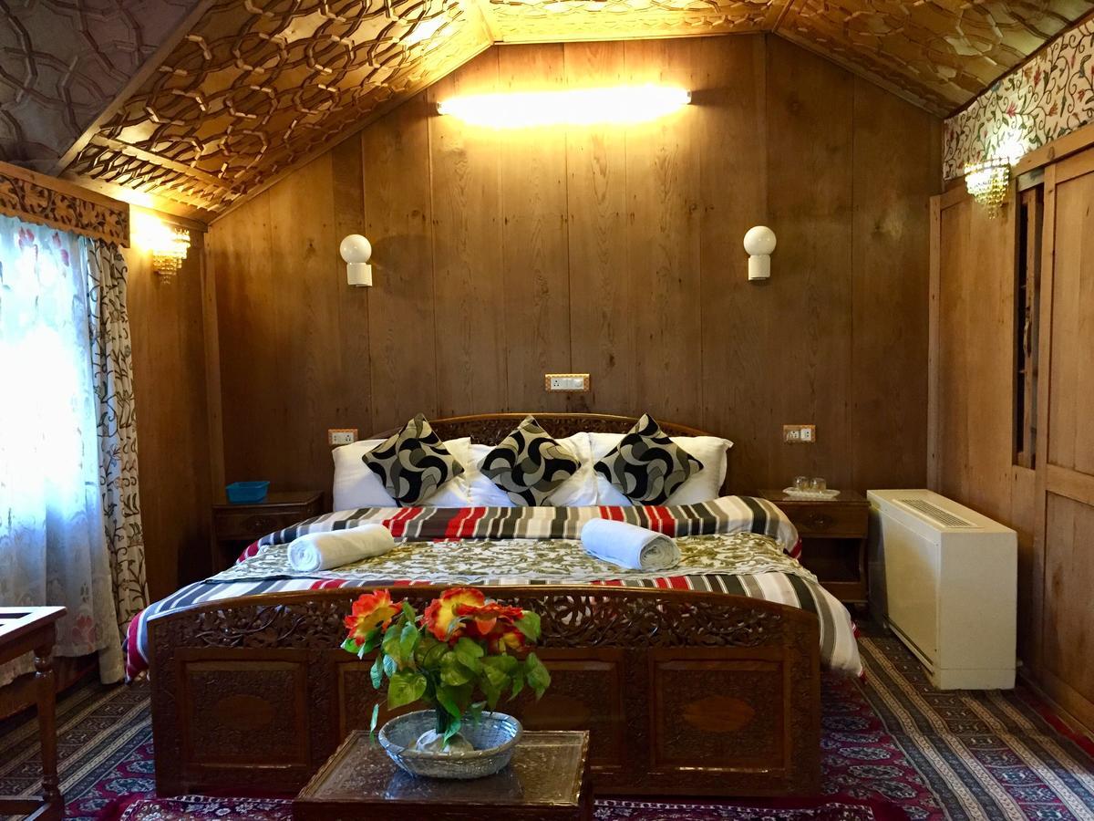 New Sea Palace Houseboats Srīnagar Dış mekan fotoğraf