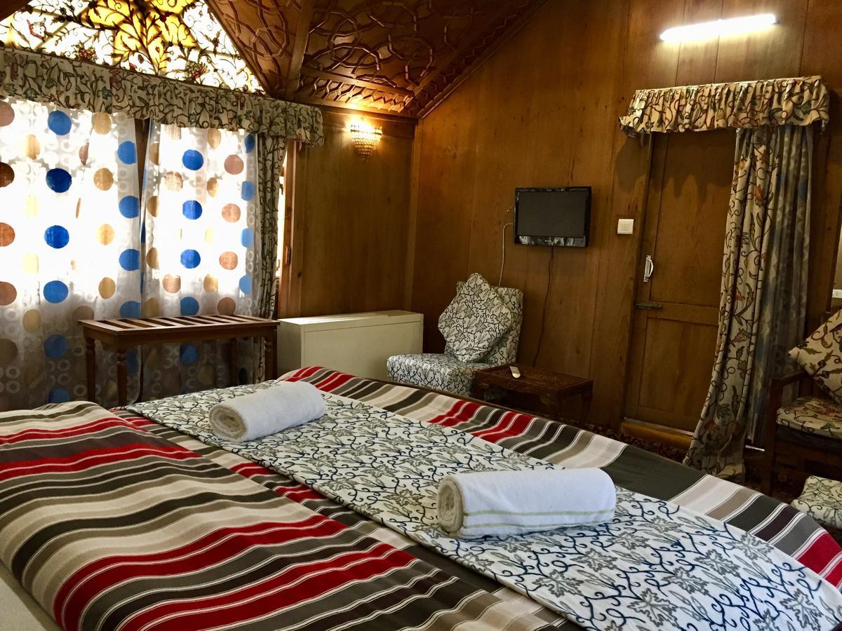 New Sea Palace Houseboats Srīnagar Dış mekan fotoğraf