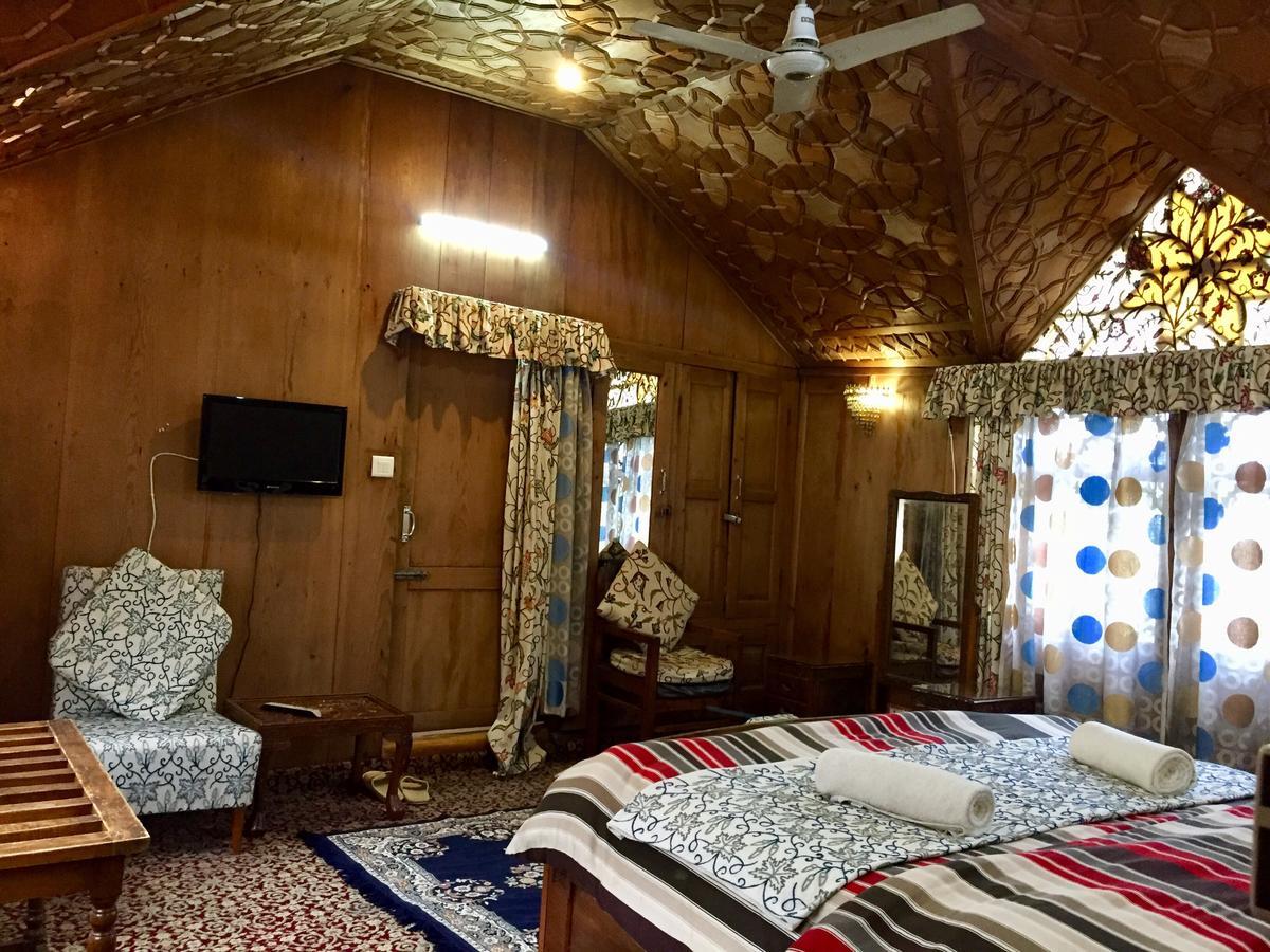 New Sea Palace Houseboats Srīnagar Dış mekan fotoğraf