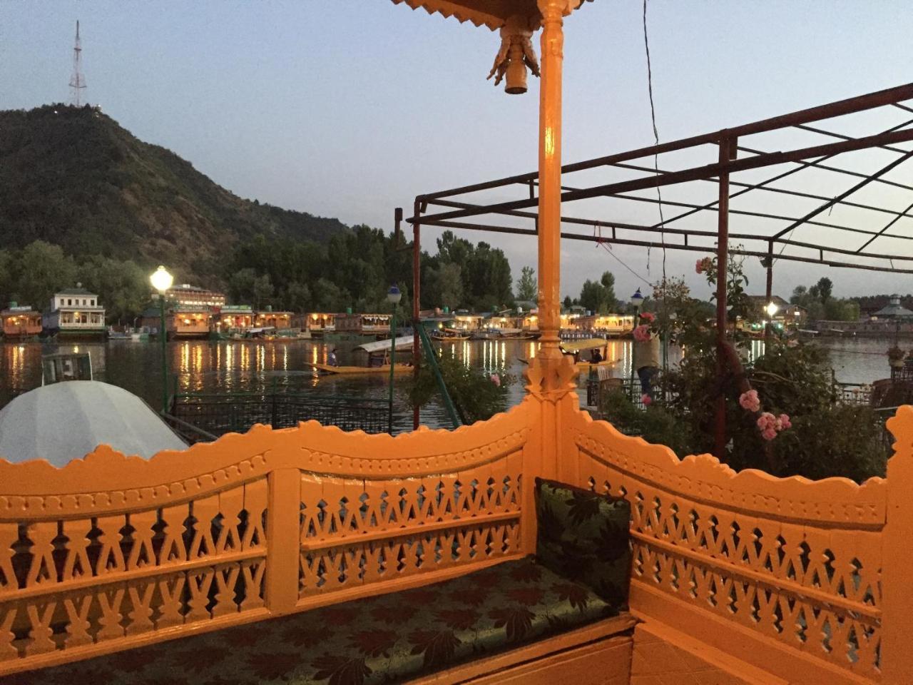 New Sea Palace Houseboats Srīnagar Dış mekan fotoğraf