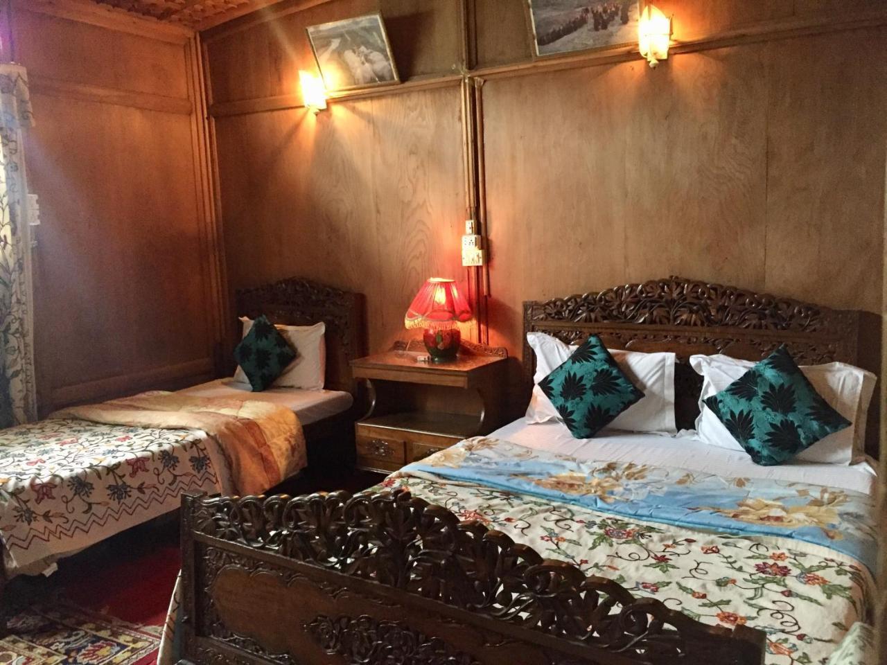 New Sea Palace Houseboats Srīnagar Dış mekan fotoğraf