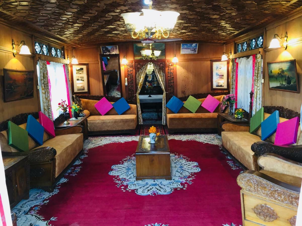 New Sea Palace Houseboats Srīnagar Dış mekan fotoğraf
